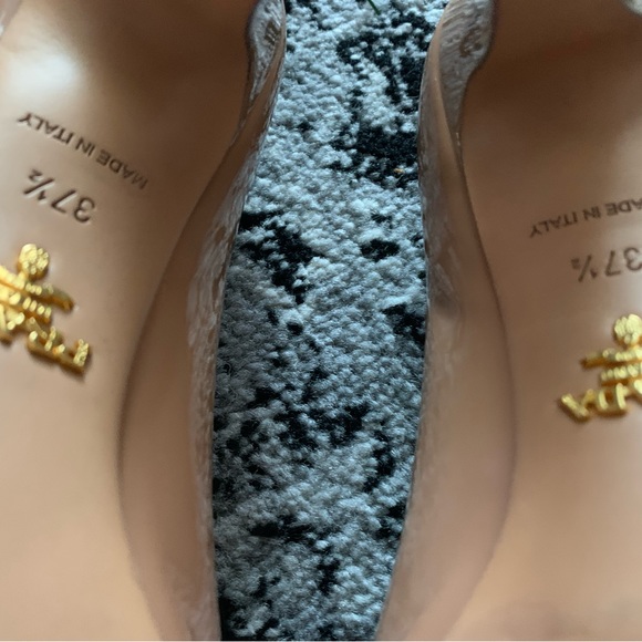 PRADA beige tan peep-toe patent leather pumps heels 37.5 fits US 7 Excellent Box - Picture 4 of 8